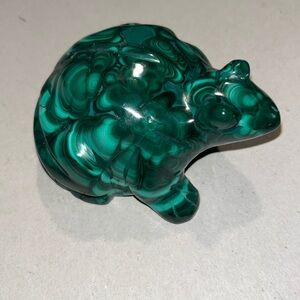 Malachite frog crystal carving